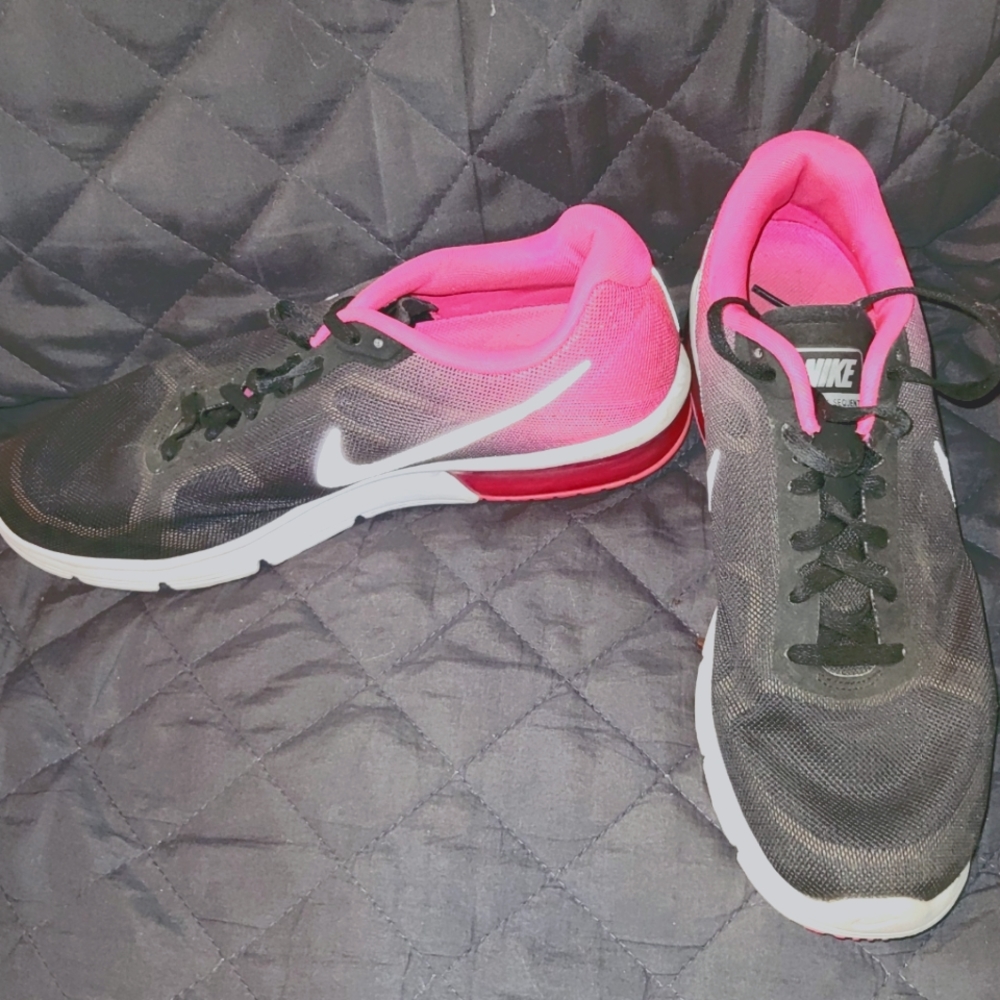 Nike AirMax Pink & Black Size 10